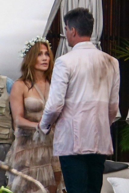 Aldatılan Jennifer Lopez Neden Beyaz Gelinlik Giydi? - Resim: 2