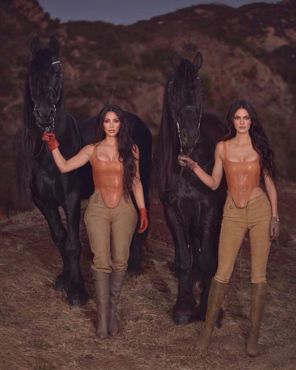 Kardashian-Jenner Kardeşlerden Bikini Şov - Resim: 3