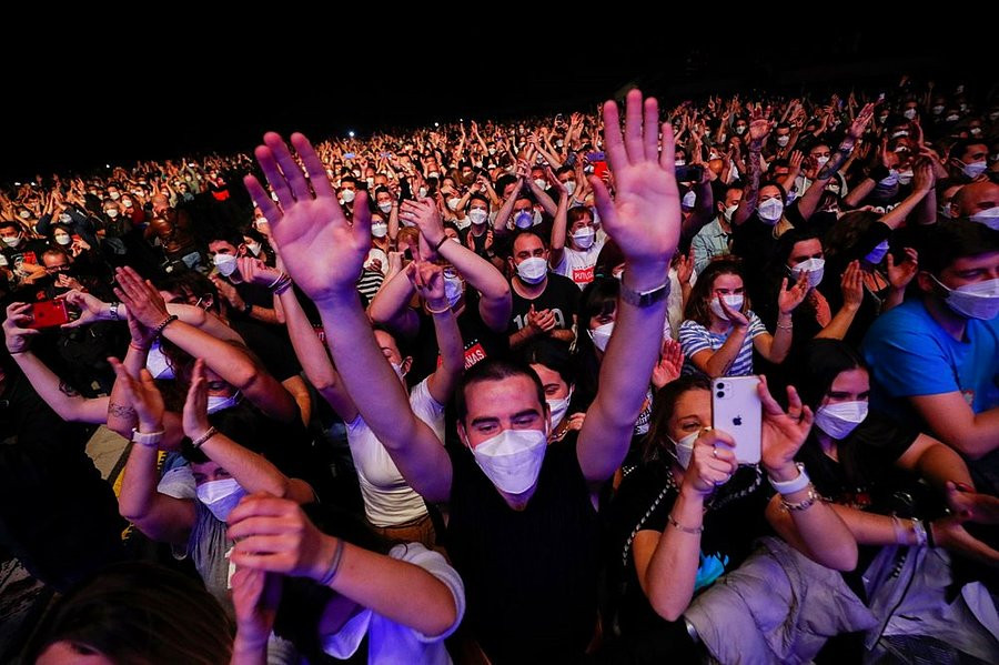 İspanya'da Koronavirüs Konseri Yapıldı! - Resim: 1