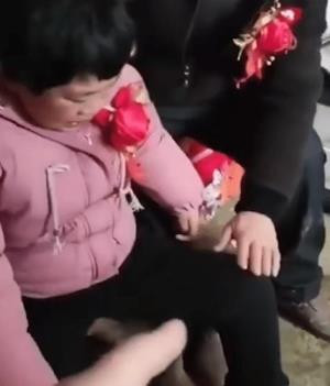 Çocuğu Yaşındaki Zihinsel Engelli Kızla Evlendi Çin Ayağa Kalktı - Resim: 4