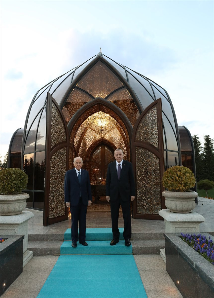 İftar için Bir Araya Gelen Cumhurbaşkanı Erdoğan ve Devlet Bahçeli'ye Tepki Yağdı - Resim: 1