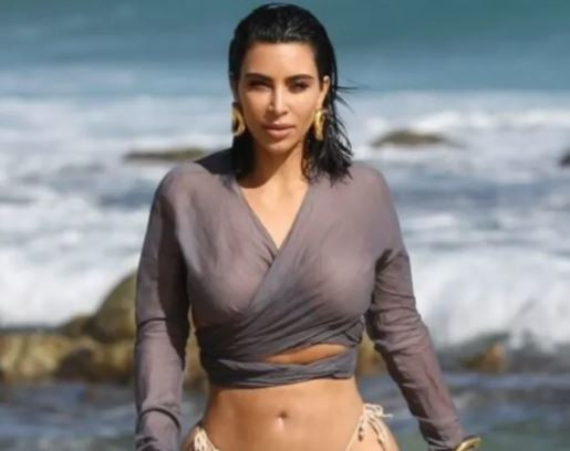 Kim Kardashian İpli Bikinisiyle Sınava Hazırlanıyor! - Resim: 1