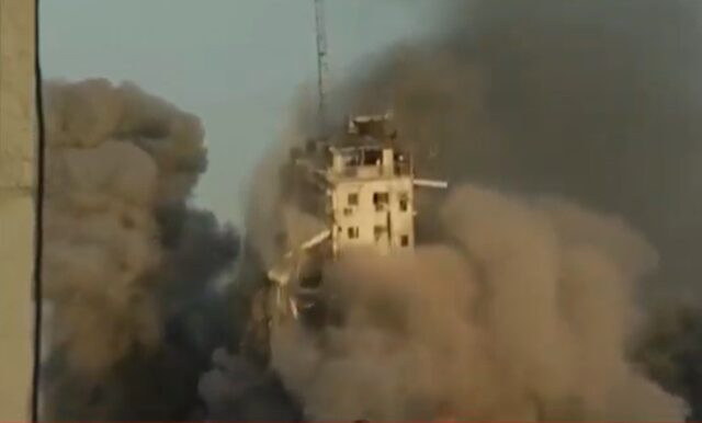 İsrail'den Gazze'ye Saldırılar Devam Ediyor! 14 Katlı Bina Yıkıldı - Resim: 3