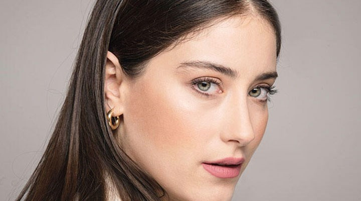 Hazal Kaya'dan 11 Yıl Sonra Gelen Fotoğrafa Duygusal Paylaşım - Resim: 2