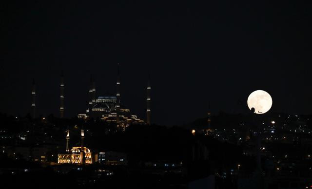 Süper Çiçek Kanlı Ay Türkiye'nin Çeşitli Yerlerinden Gözlemlendi - Resim: 1