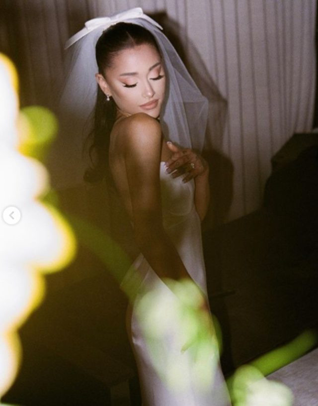 Ariana Grande'nin Gizli Evliliğinden Fotoğraflar Takipçilerini Mest Etti - Resim: 3