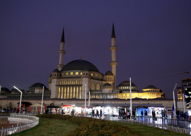 Taksim Camii İbadete Açıldı - Resim: 1