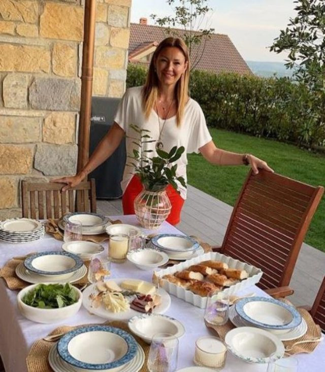 Yemek Masası Paylaştığı İçin Linç Edilen Pınar Altuğ Takipçisiyle Atıştı - Resim: 2