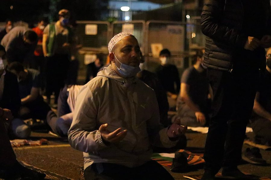 Tam Kapanmada Konsolosluk Önünde Gösteri Yapanlar Gündeme Oturdu - Resim: 3