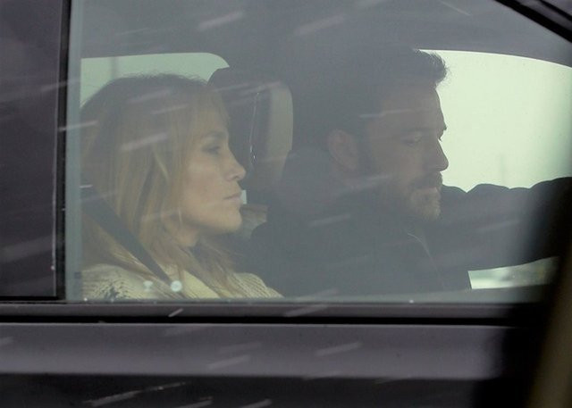 Jennifer Lopez ve Ben Affleck Dudak Dudağa Kameralara Yakalandı - Resim: 4