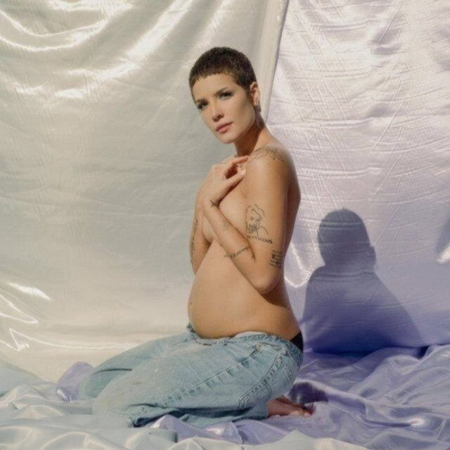 Halsey'in Yeni Hamilelik Pozlarına Beğeni Yağdı - Resim: 2