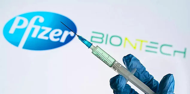 Pfizer-BioNTech Aşısı Kadınlarda Meme Büyütüyor İddiası - Resim: 1