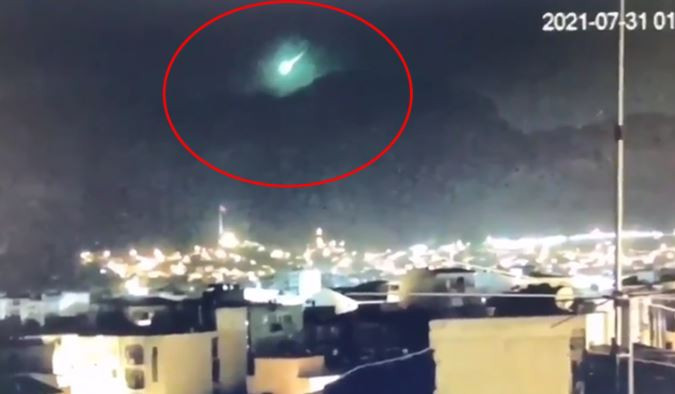İzmir'e Meteor Düştü İddiası Sosyal Medyayı Salladı - Resim: 1