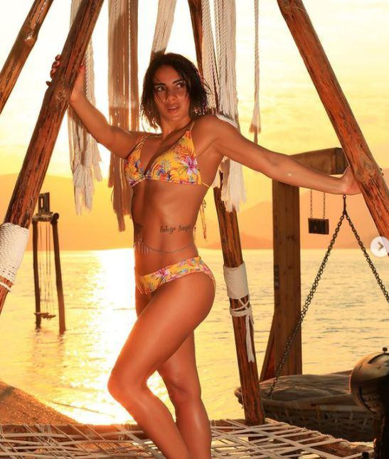 Suvivor Sabriye'nin Bikinili Pozları Olay Yarattı! Son Hali Gündem Oldu - Resim: 4