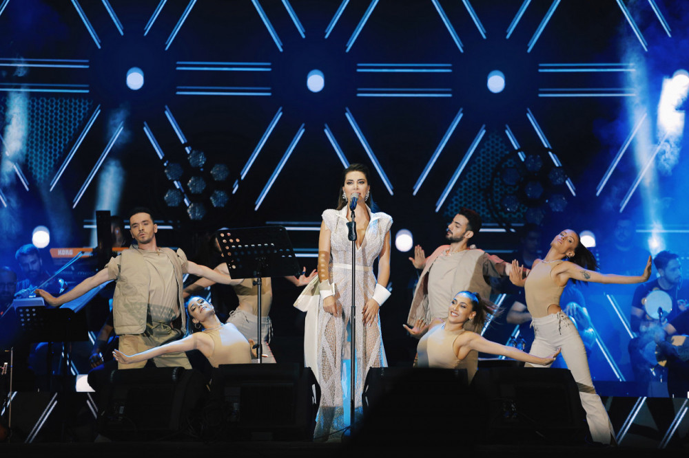Ebru Yaşar Vadi Açıkhava Konserinde Sahneyi Yıktı Geçti - Resim: 2