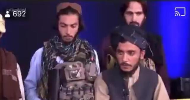 Afganistan Televizyonunda Tarihi Anlar: Taliban Elinde Silahla Yayına Çıktı - Resim: 1