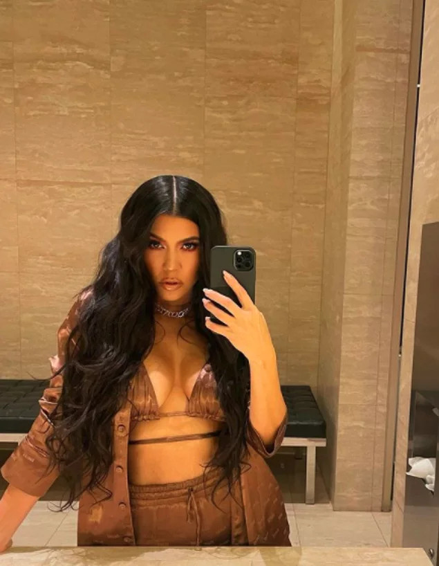 Kourtney Kardashian'ın Aşk Pozları Ortalığı Karıştırdı! İfşalar Havada... - Resim: 1