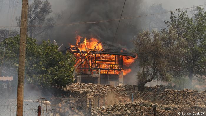 Yangından Geriye Kalan Acı Fotoğraflar - Resim: 4