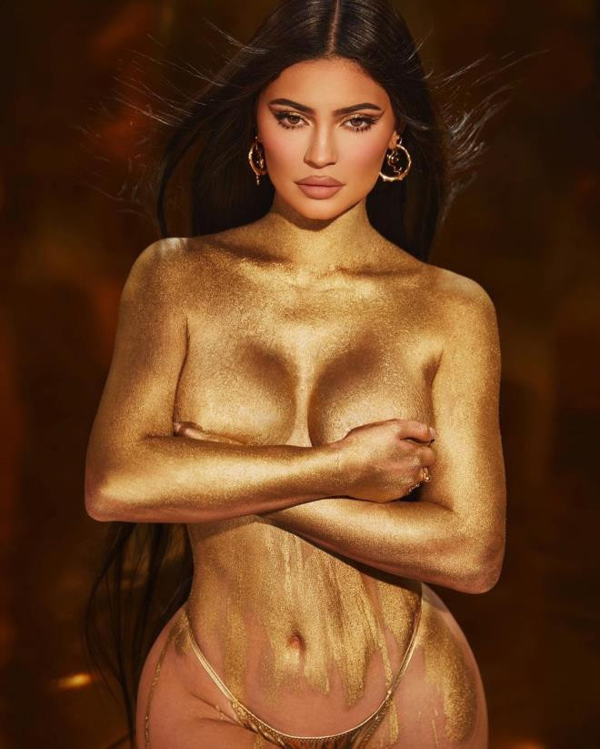 Milyarder Kylie'nin Çıplak Pozları Dudak Uçuklattı - Resim: 3