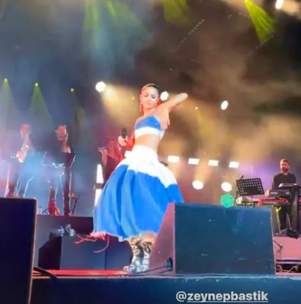 Fenomen Reynmen'in Konser Kıyafeti Sosyal Medyada Dalga Konusu Oldu - Resim: 1