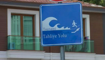 İBB'den Dikkat Çekici Uygulama: İstanbul'da Tsunamiden Kaçış Tabelaları - Resim: 3
