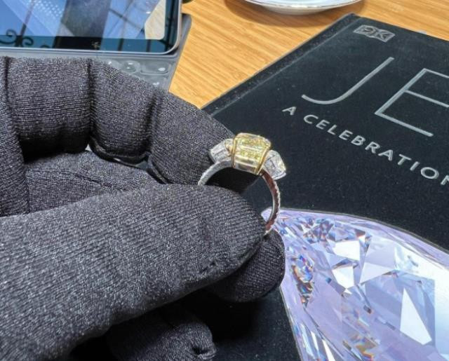 Hadise'nin Yüzüğü ve Mehmet Dinçerler'in Saatinin Fiyatı Dudak Uçuklattı - Resim: 2