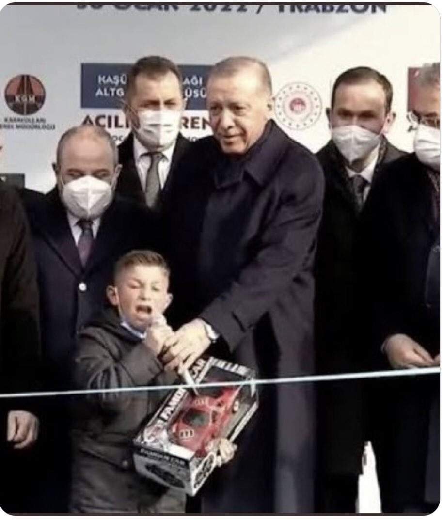 Erdoğan'ın Çocuğa Mikrofon Uzatması Gündemde: Bu Kin Nedir? - Resim: 1