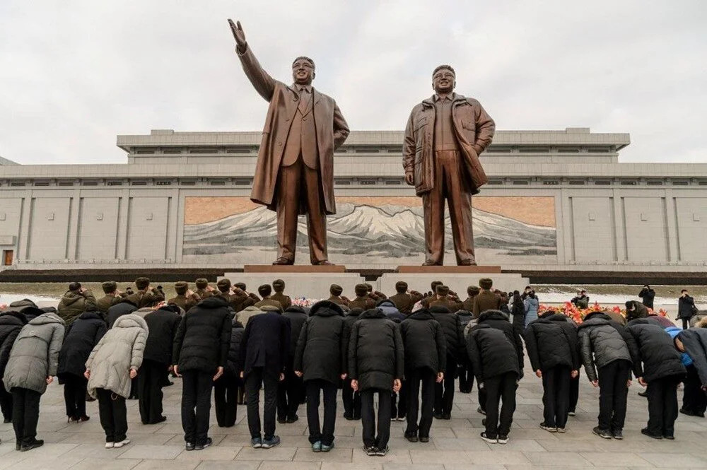 Kuzey Kore'de Tanıdık Propaganda: Kim'den Önce Döner mi Vardı? - Resim: 2