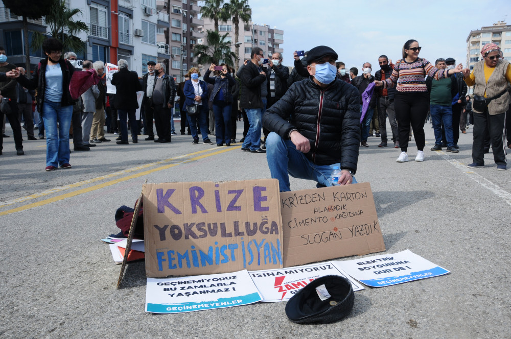 Mersin'de Halk Sokağa İndi: Zamlar Geri Alınsın - Resim: 3