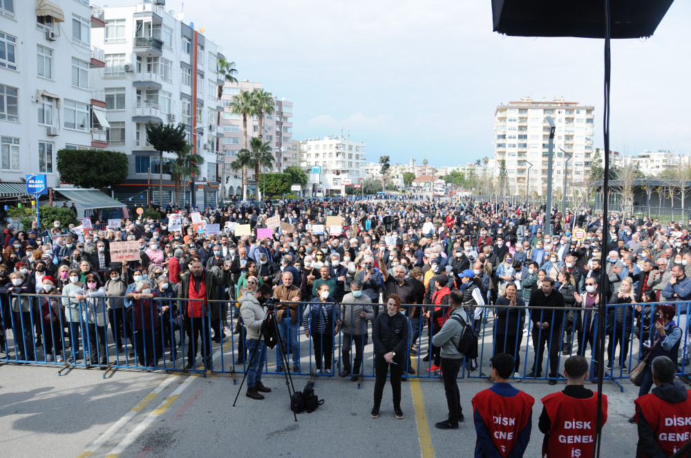 Mersin'de Halk Sokağa İndi: Zamlar Geri Alınsın - Resim: 4