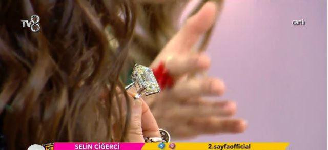 Selin Ciğerci'nin 30 Karatlık Yüzüğünü Gören Sunucu Şoka Girdi - Resim: 2
