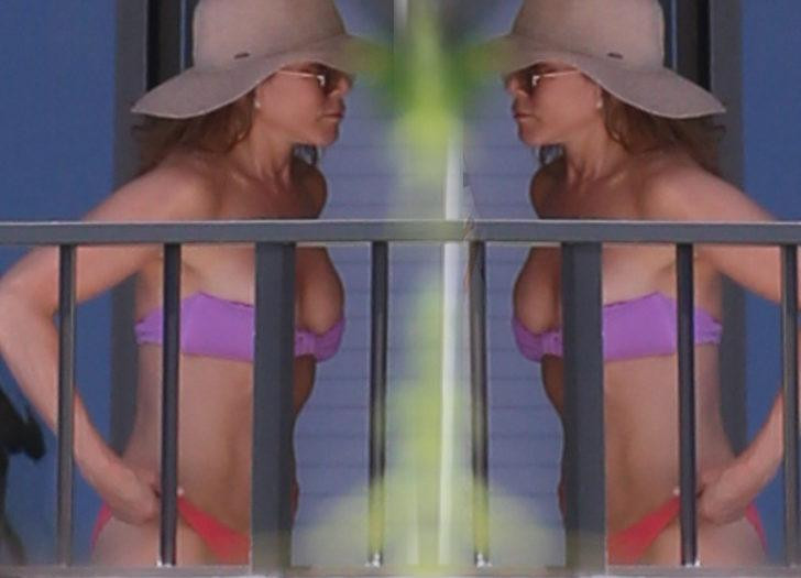 52 Yaşındaki Jennifer Aniston Daracık Bikinisiyle Şov Yaptı - Resim: 1