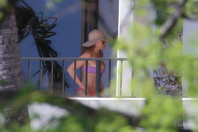 52 Yaşındaki Jennifer Aniston Daracık Bikinisiyle Şov Yaptı - Resim: 3