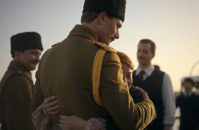 O An Herkesi Ağlattı: Hazal Kaya'nın Atatürk'e Sarıldığı Sahne Gündem Oldu - Resim: 2