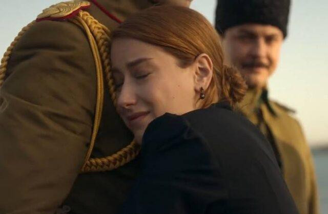 O An Herkesi Ağlattı: Hazal Kaya'nın Atatürk'e Sarıldığı Sahne Gündem Oldu - Resim: 3