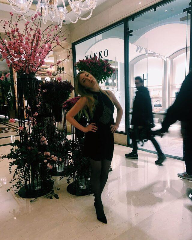 Yasmin Erbil Mini Elbisesi ile Instagram'ı Salladı - Resim: 3