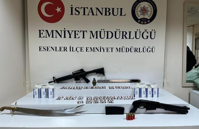 İstanbul'un Hanımağa'sına Operasyon: Evinden Cephane Dolusu Silah Çıktı - Resim: 2