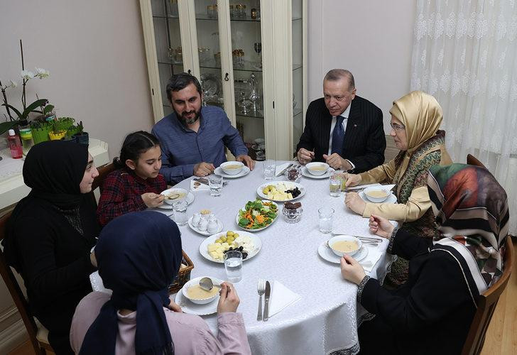 Erdoğan'dan Ramazan'ın Üçüncü Gününde İftar Sürprizi - Resim: 1