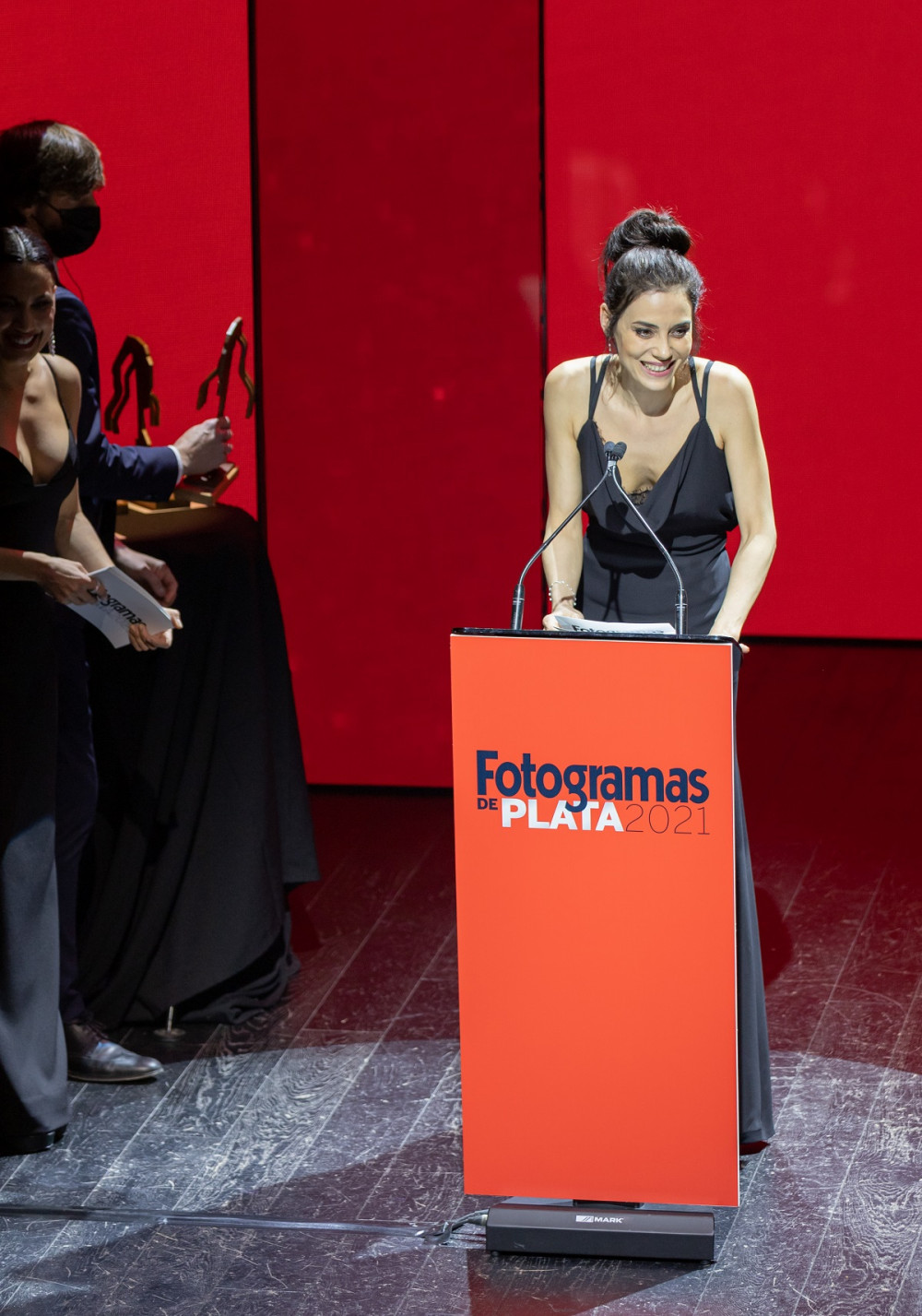 Fotogramas de Plata Ödülleri Gecesinde Cansu Dere Rüzgarı Esti - Resim: 3