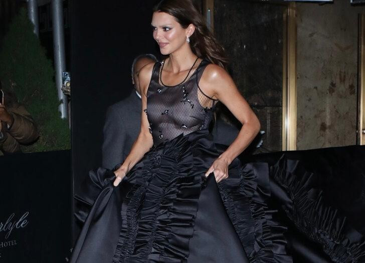 Kendall Jenner Siyah Transparan Elbisesi ile Siyah Kuğu Oldu - Resim: 1