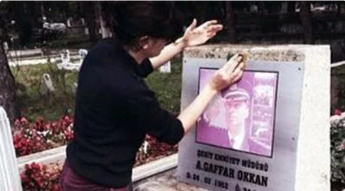 Gonca Vuslateri Gaffar Okkan'ın Mezarını Ziyarete Gitti - Resim: 3