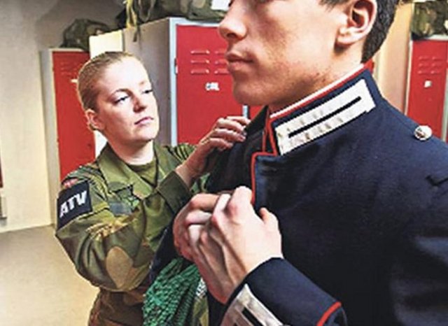 Norveç'te kadın erkek askerler aynı odada - Resim: 4