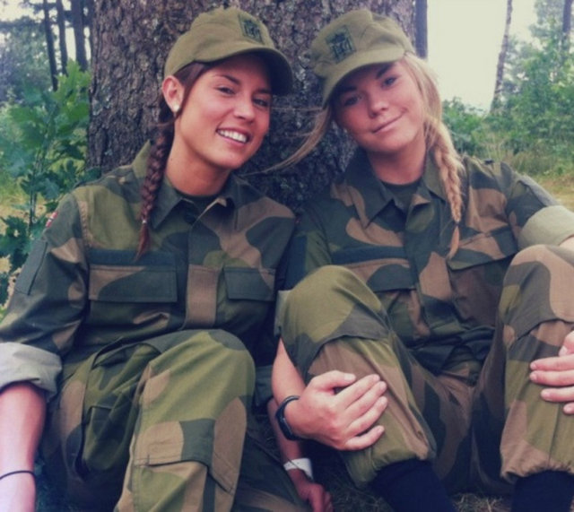 Norveç'te kadın erkek askerler aynı odada - Resim: 2