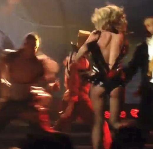 İşte Britney Spears'in o fermuar kazası - Resim: 2
