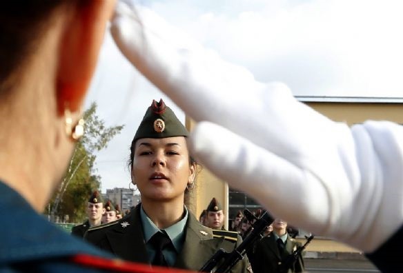 Rus kadın askerlere yasak aşk önlemi - Resim: 1