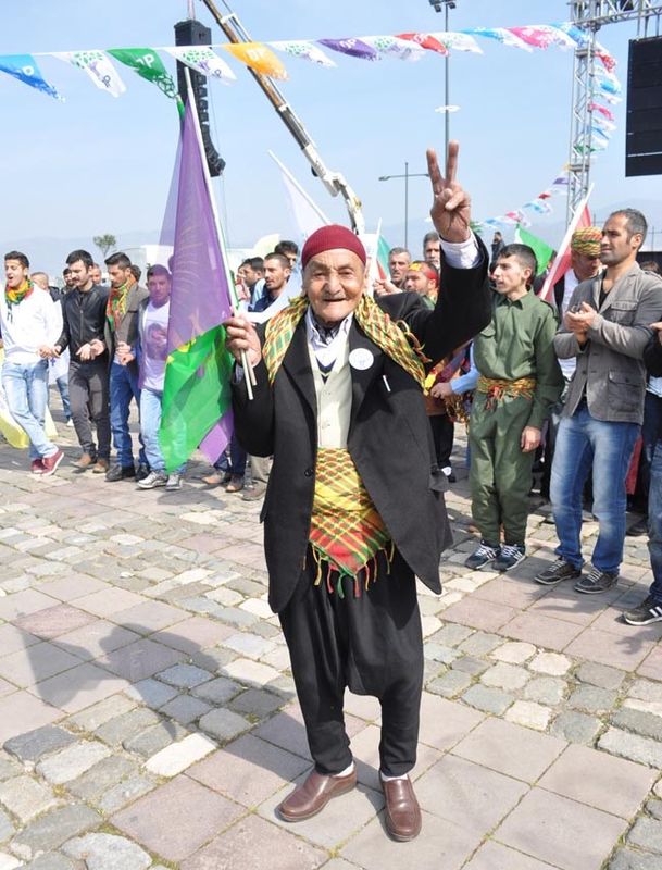 İzmir'de dev Nevruz kutlaması! - Resim: 4