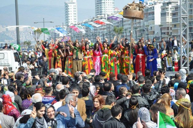 İzmir'de dev Nevruz kutlaması! - Resim: 2