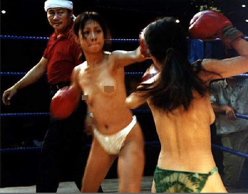Üstsüz kızlar boks yaptı - Resim: 1