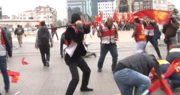 TKP'li grup Taksim'e koşarak girdi! - Resim: 1