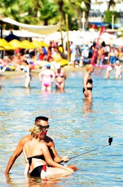 Antalya 45 derece! Havuzlar, plajlar doldu - Resim: 4